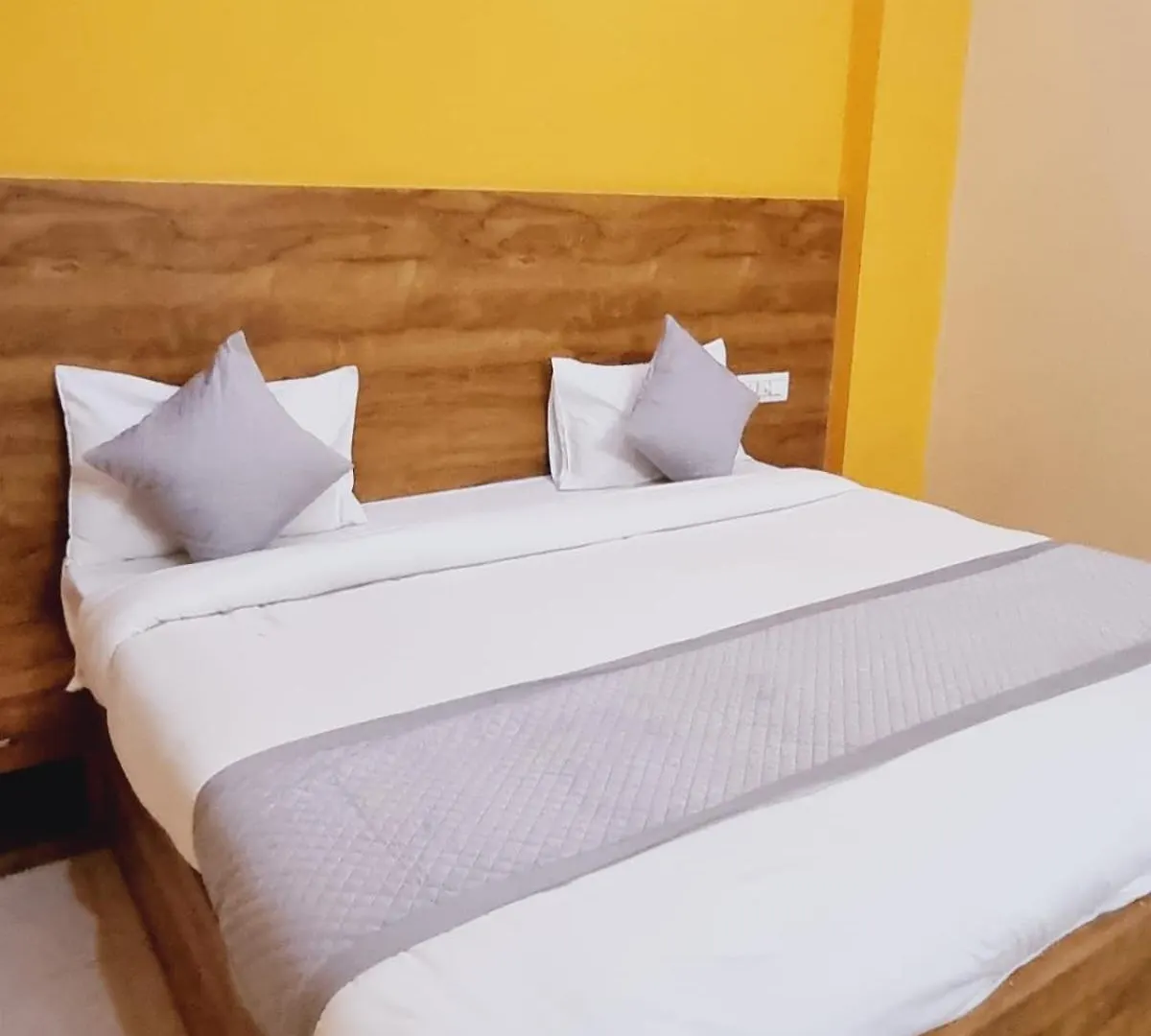 Hotel White Home- Affordable Rooms Agra
