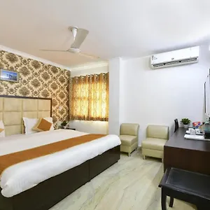The First By Goyal Hotelie Hotel