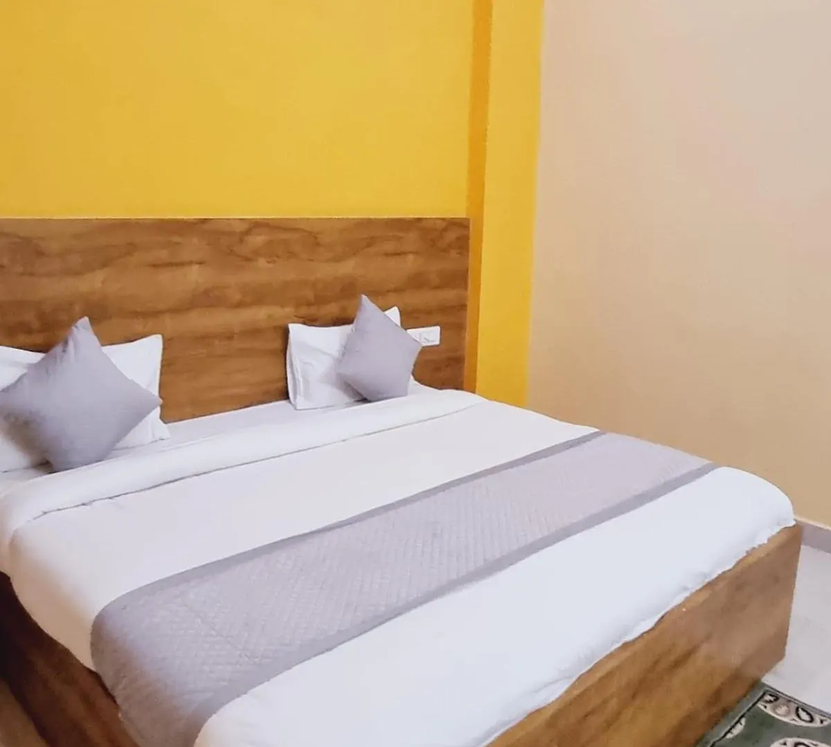 Hotel White Home- Affordable Rooms Agra