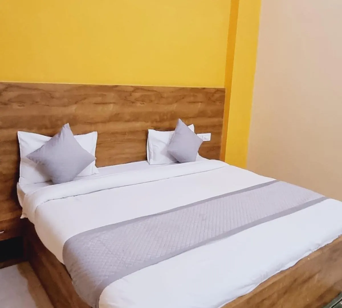 Hotel White Home- Affordable Rooms Agra  3*, Agra (Uttar Pradesh)
